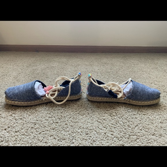 Brand New Toms - Picture 7 of 13